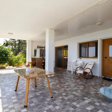 Captivating 2-bed House Nyaraló