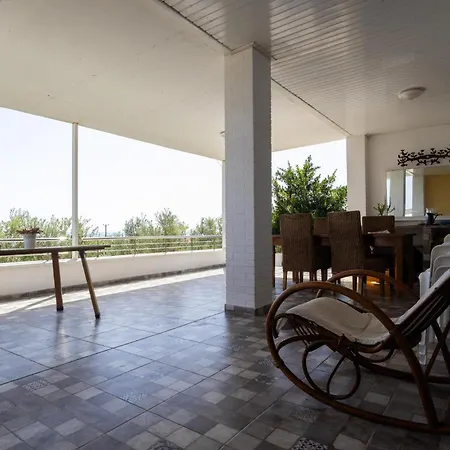 Captivating 2-bed House *