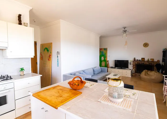 Semesterbostad Captivating 2-bed House Alaminos